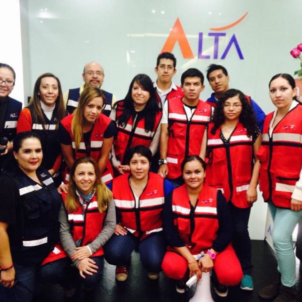 Vane con su equipo
